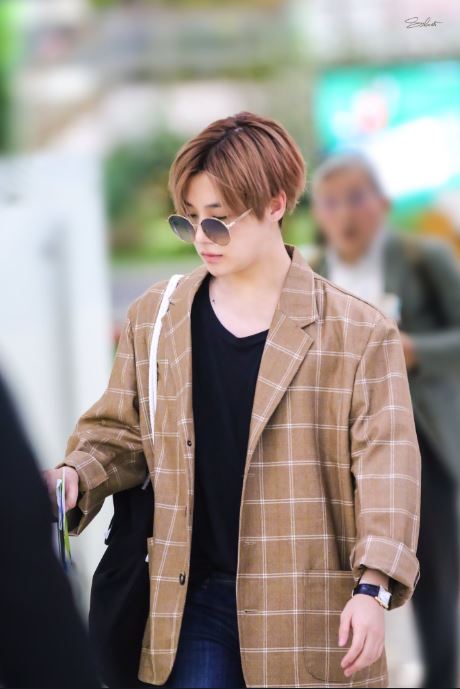 Ikonのジナンが先日の空港ファッションで着用していたジャケット Tk Town 韓国芸能人着用韓国セレクトブランド情報